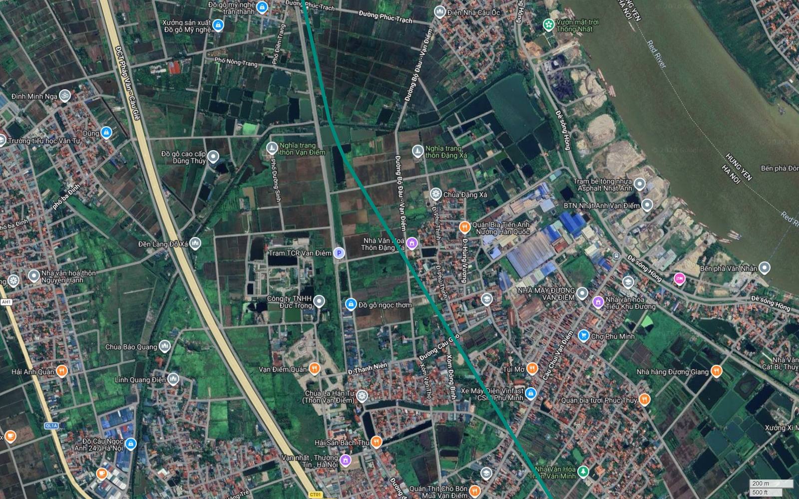 Hành lang tuyến metro số 12 Hà Nội tại Đặng Xá, cách cao tốc khoảng 0,9 km về tây và đê sông Hồng khoảng 1,0 km về đông